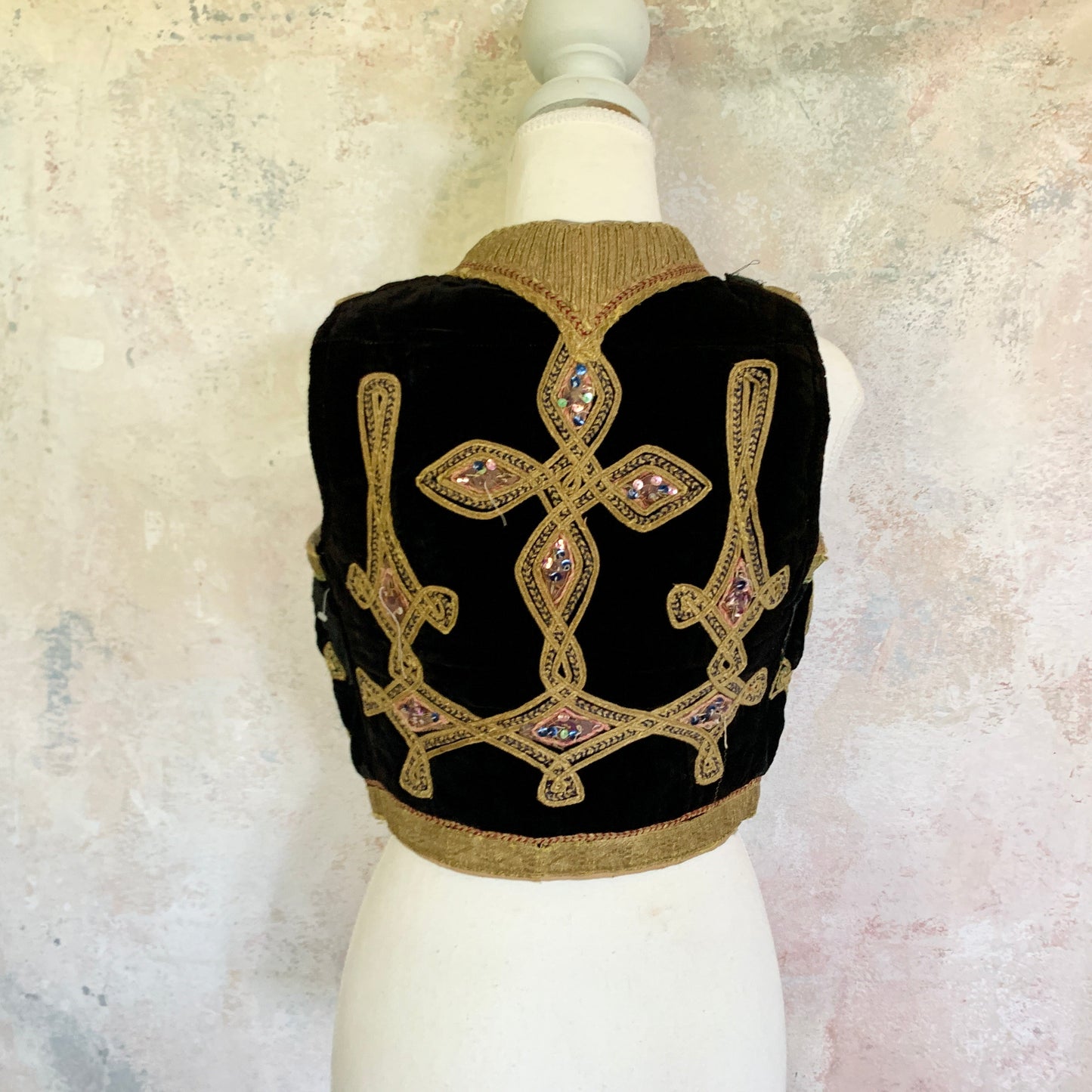 x SOLD x Top Embroidered Velvet Bohemian Vest