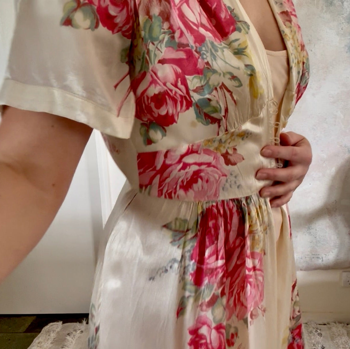 x SOLD x Dress 1930s Rose Silk House Coat