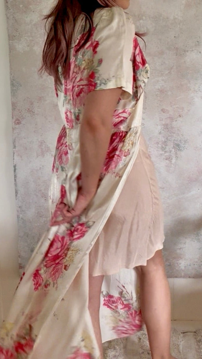 x SOLD x Dress 1930s Rose Silk House Coat