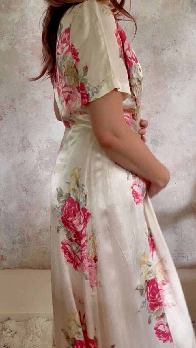x SOLD x Dress 1930s Rose Silk House Coat