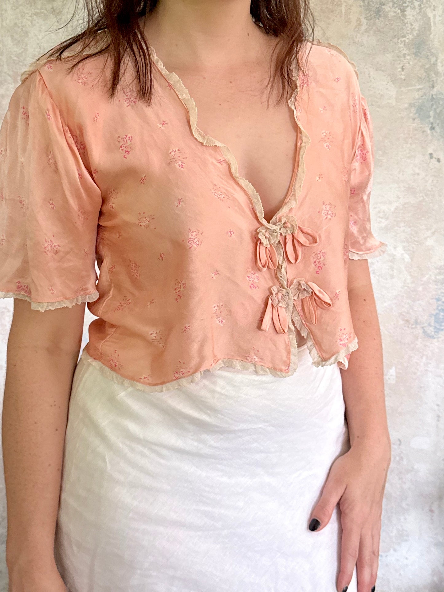 x SOLD x Top 1930s Peach Floral Blouse