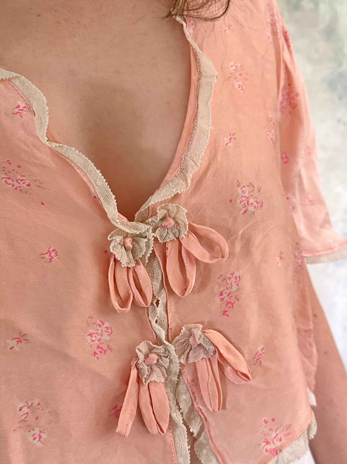 x SOLD x Top 1930s Peach Floral Blouse