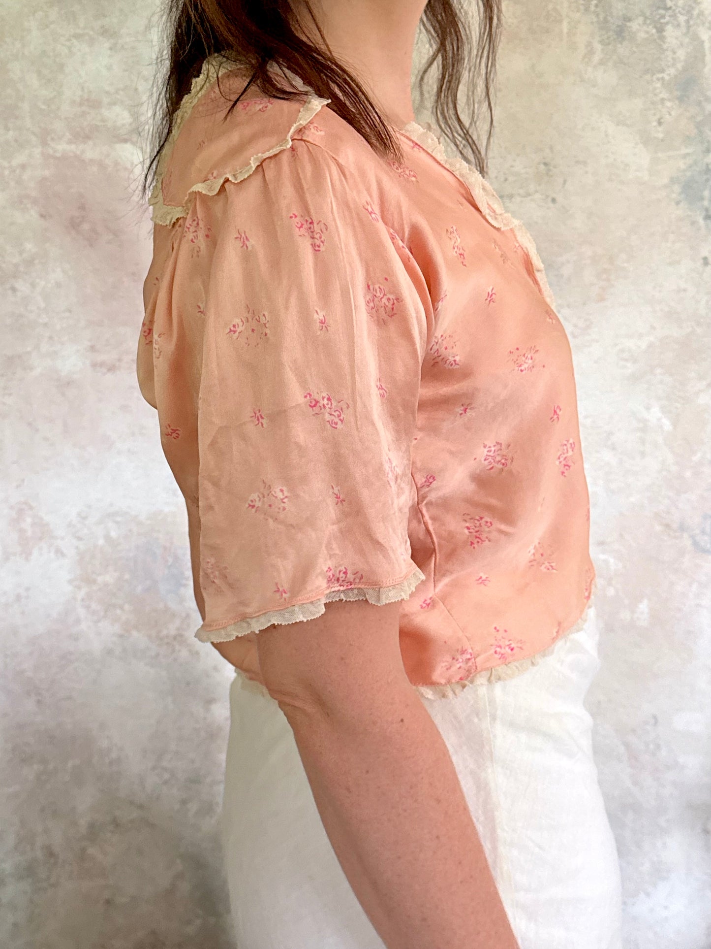 x SOLD x Top 1930s Peach Floral Blouse