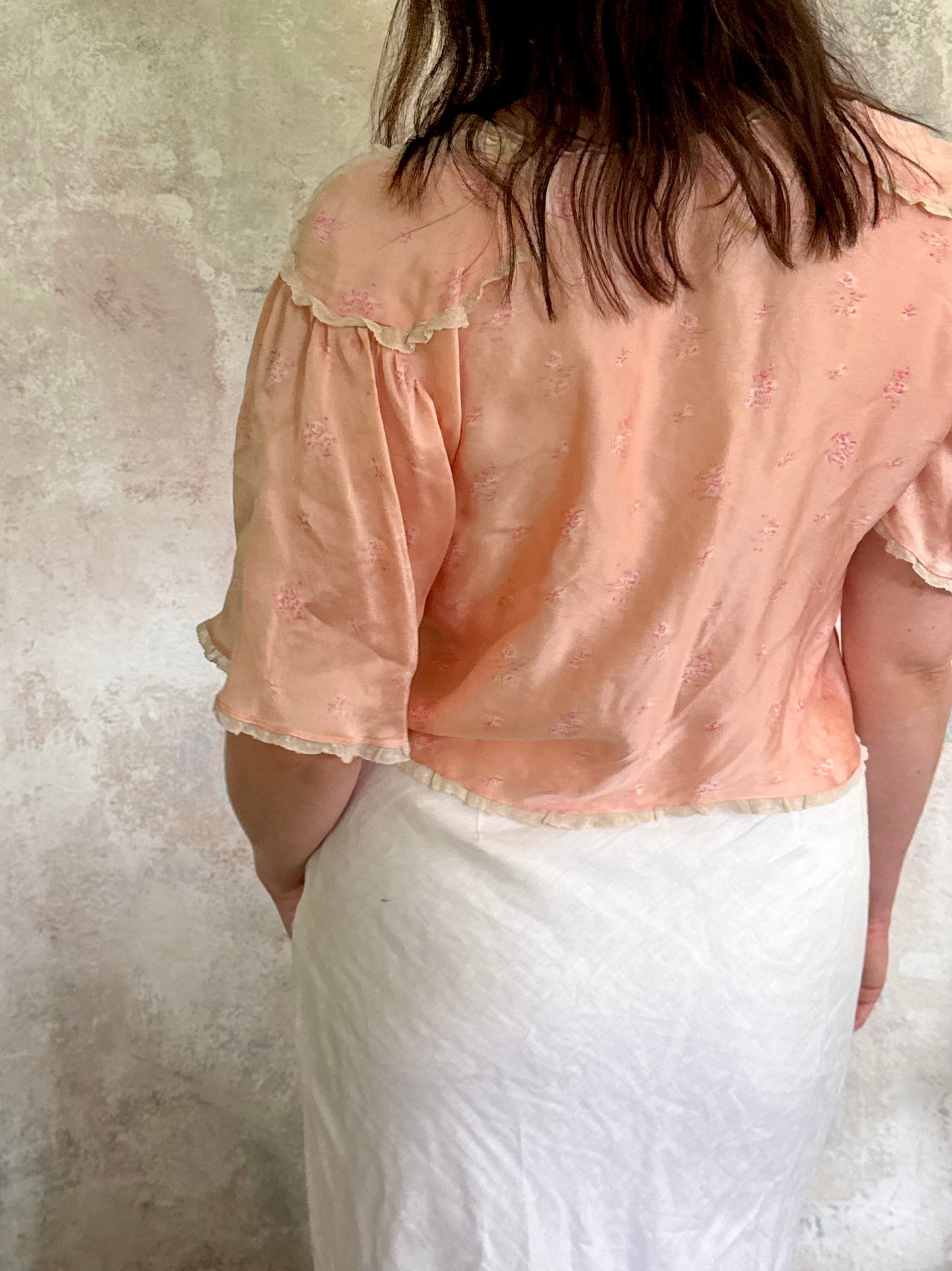 x SOLD x Top 1930s Peach Floral Blouse