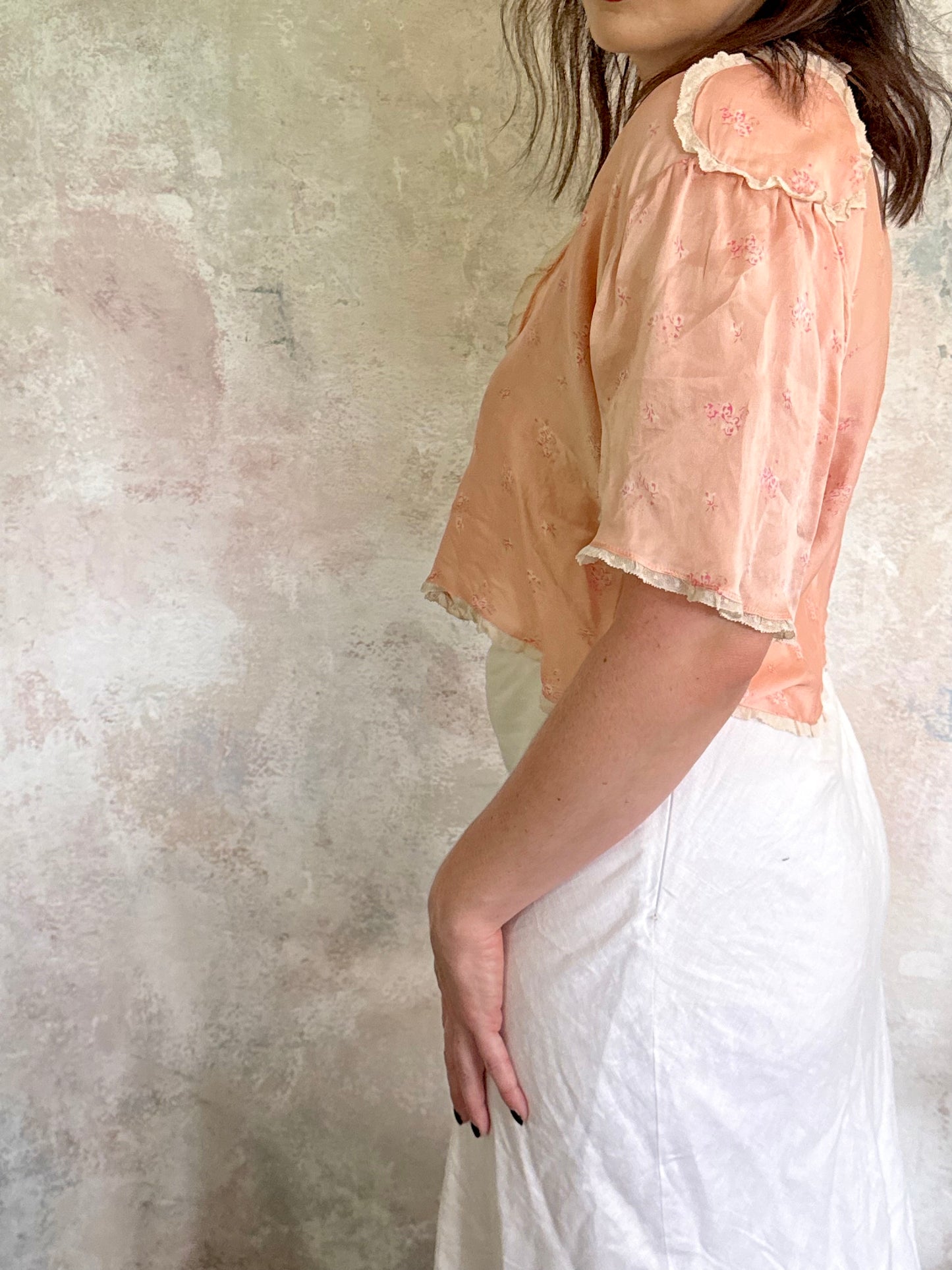 x SOLD x Top 1930s Peach Floral Blouse
