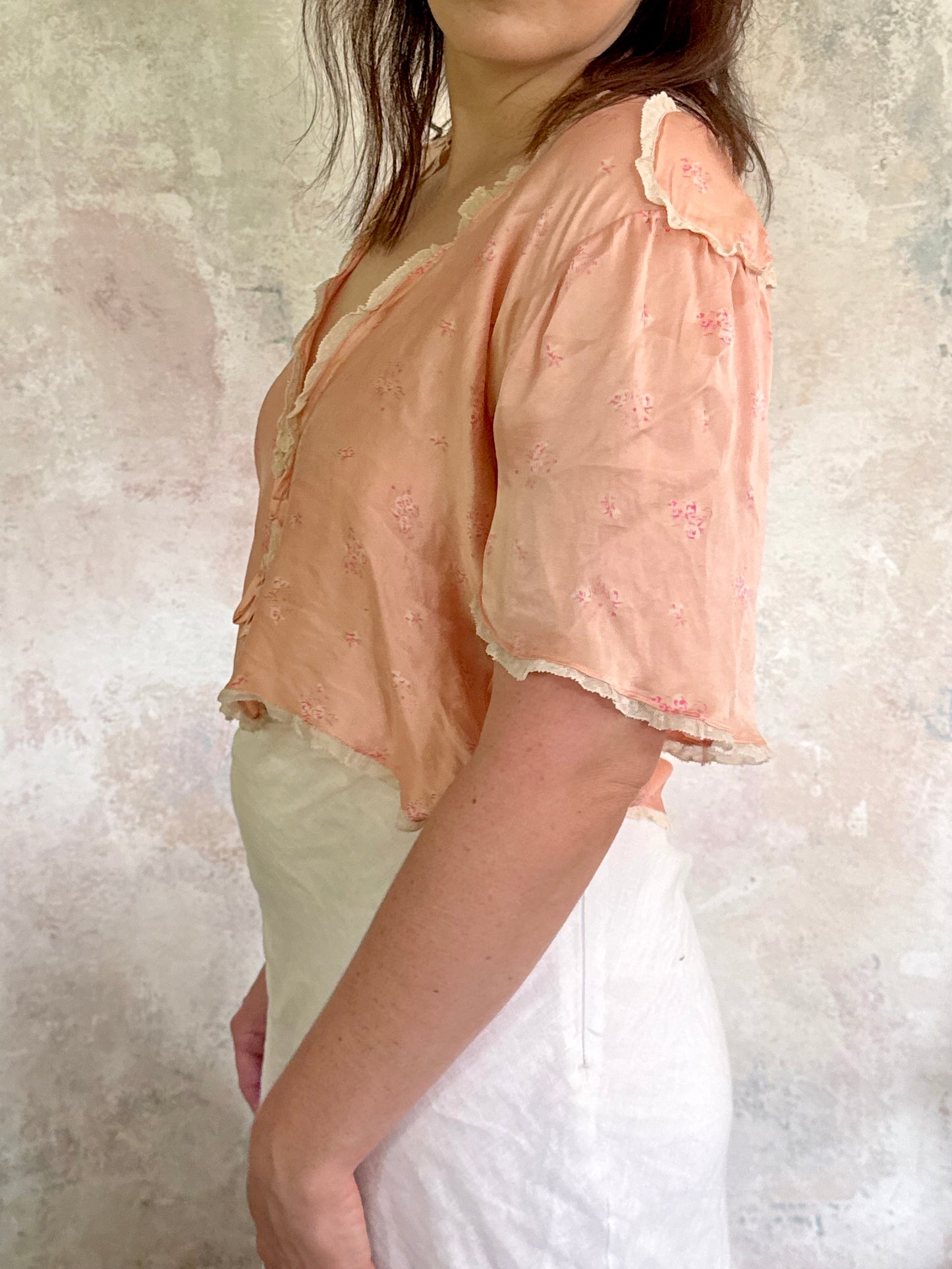 x SOLD x Top 1930s Peach Floral Blouse