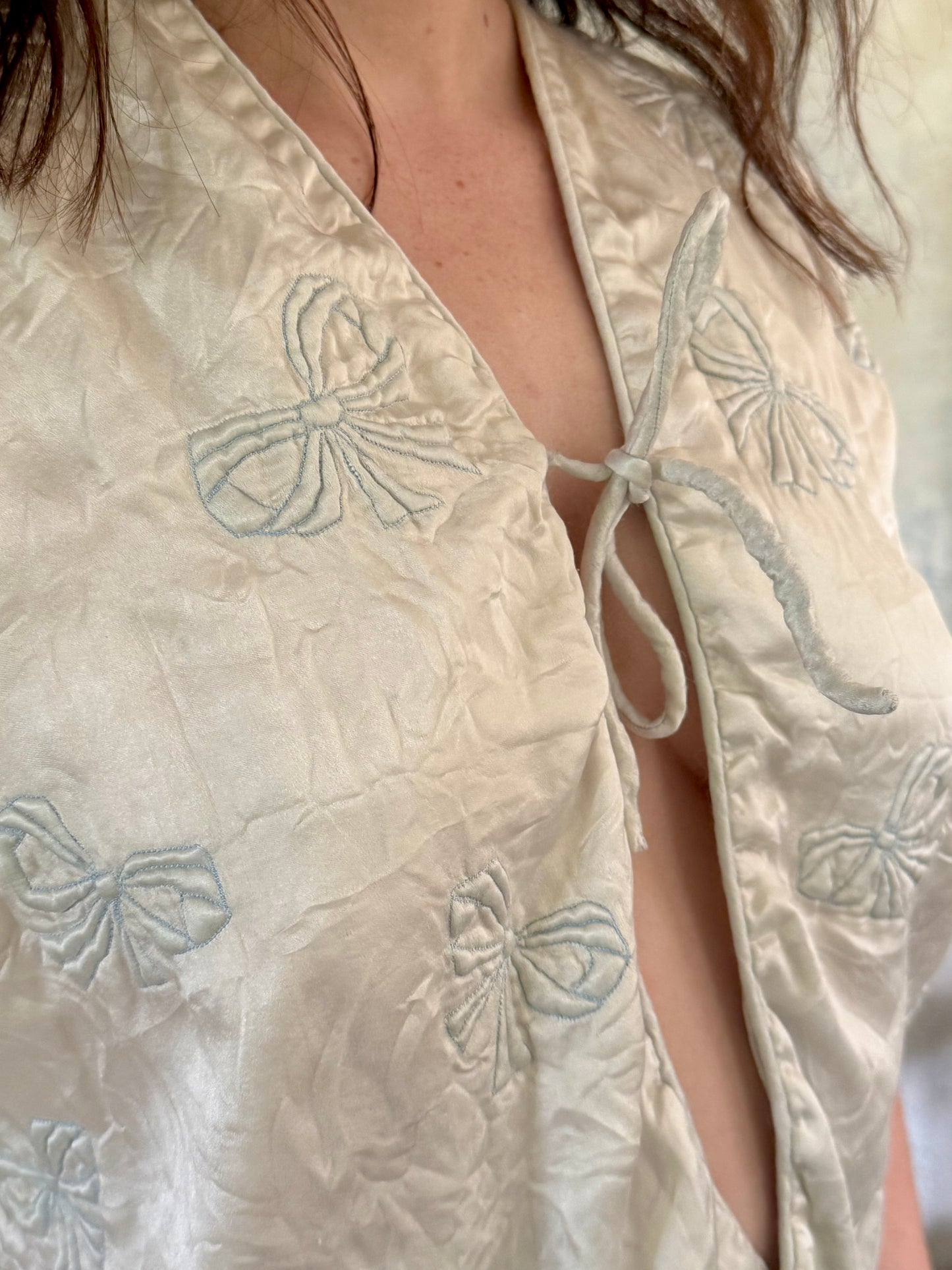 x SOLD x Top Blue Silk Bed Jacket