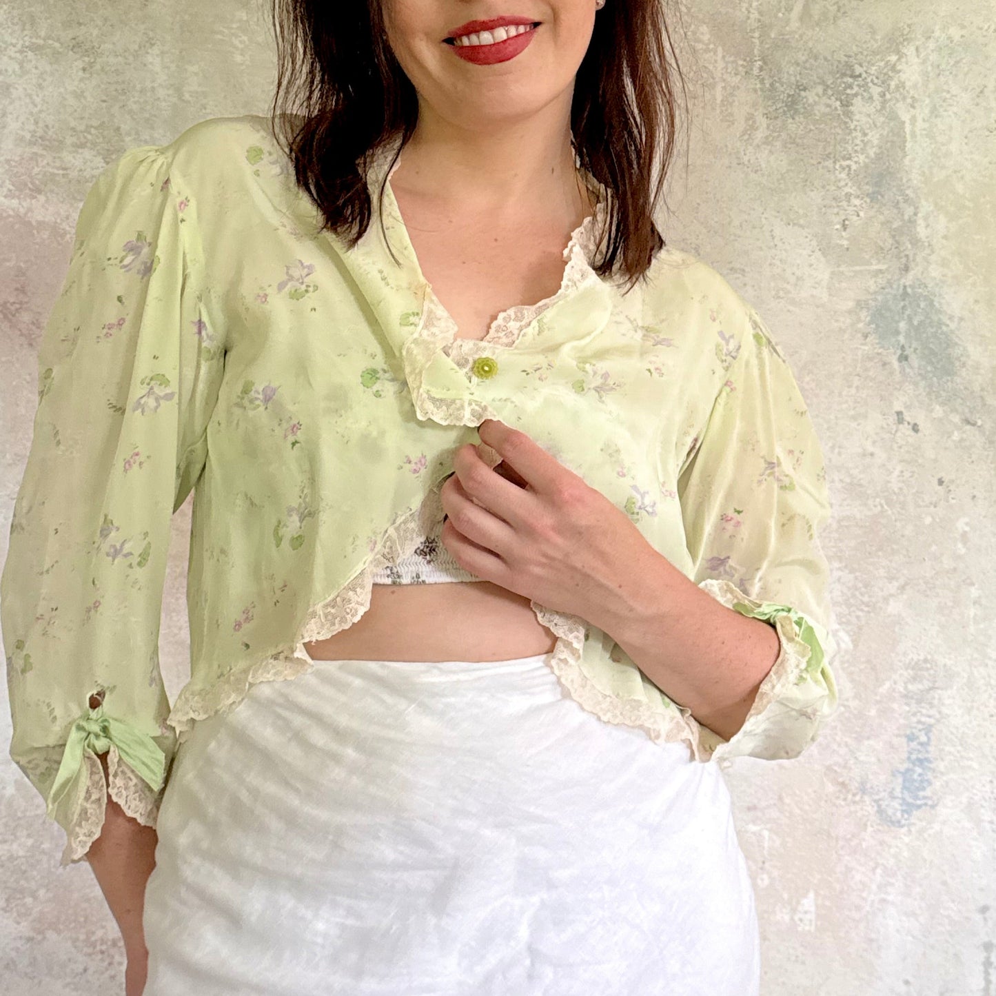 x SOLD x Top 1930s Green Floral Blouse