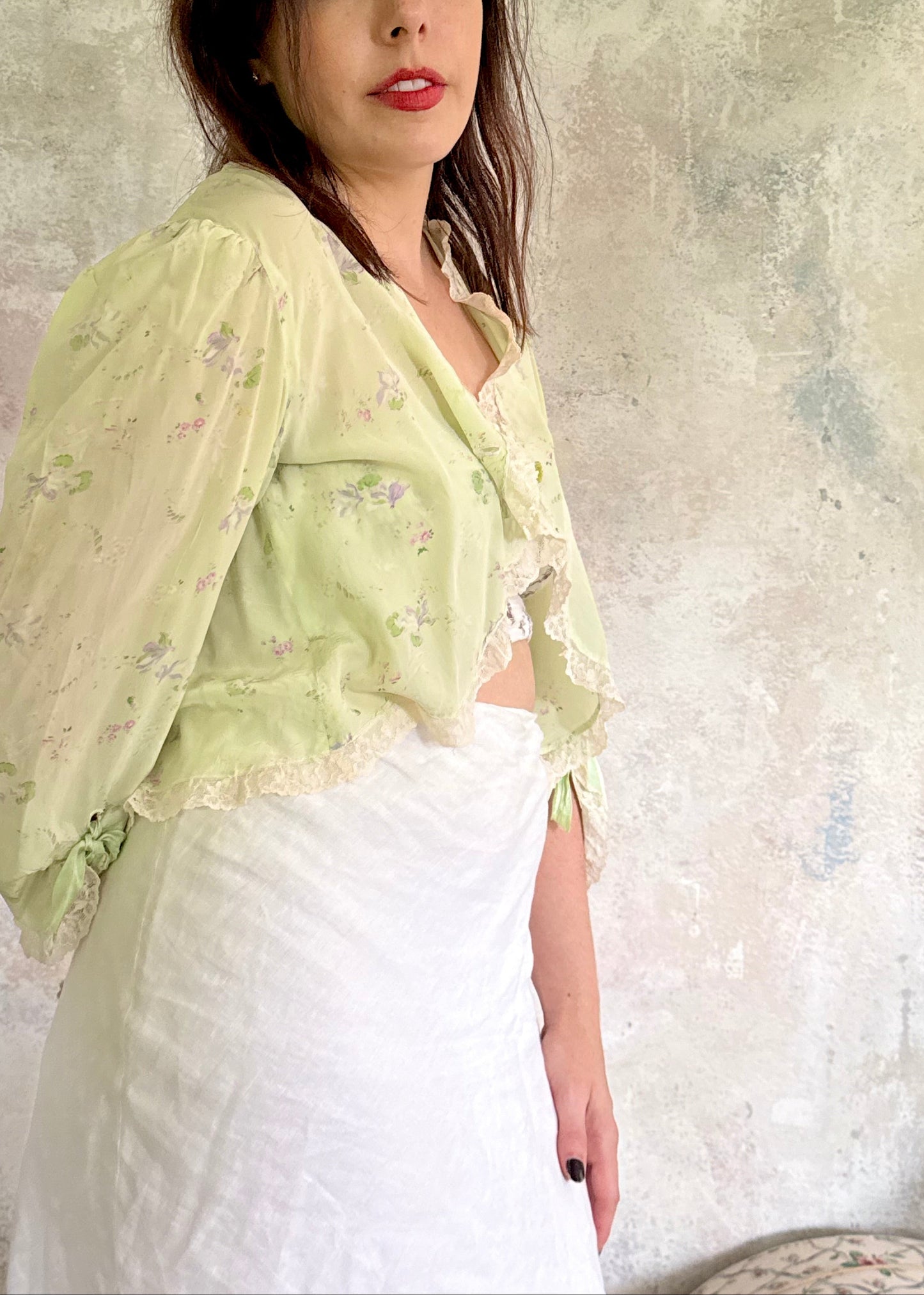 x SOLD x Top 1930s Green Floral Blouse