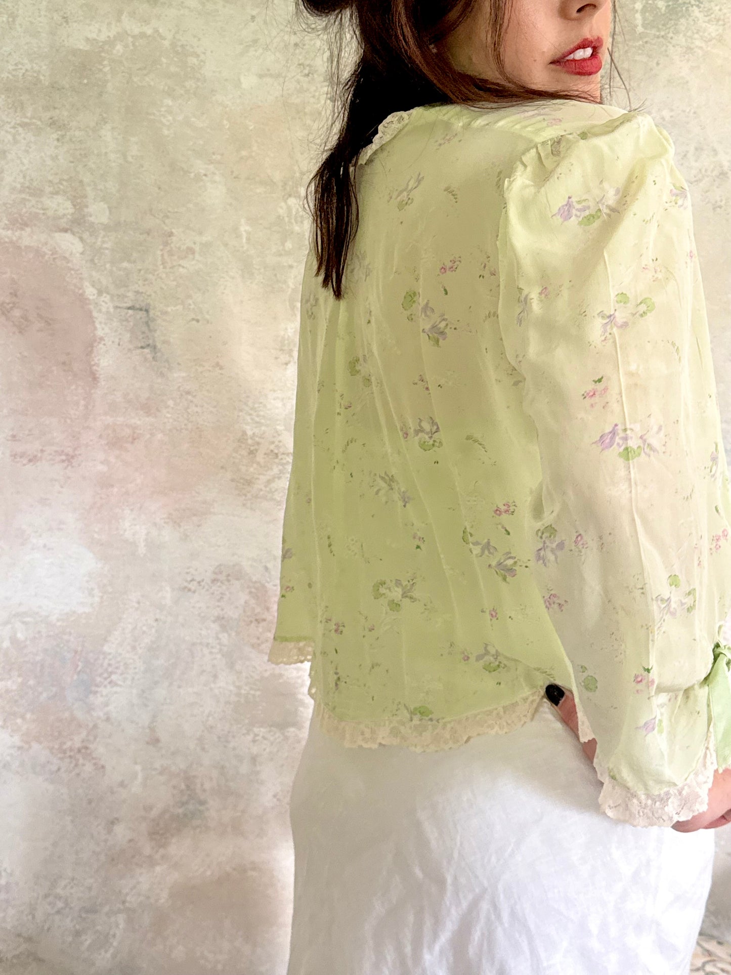 x SOLD x Top 1930s Green Floral Blouse