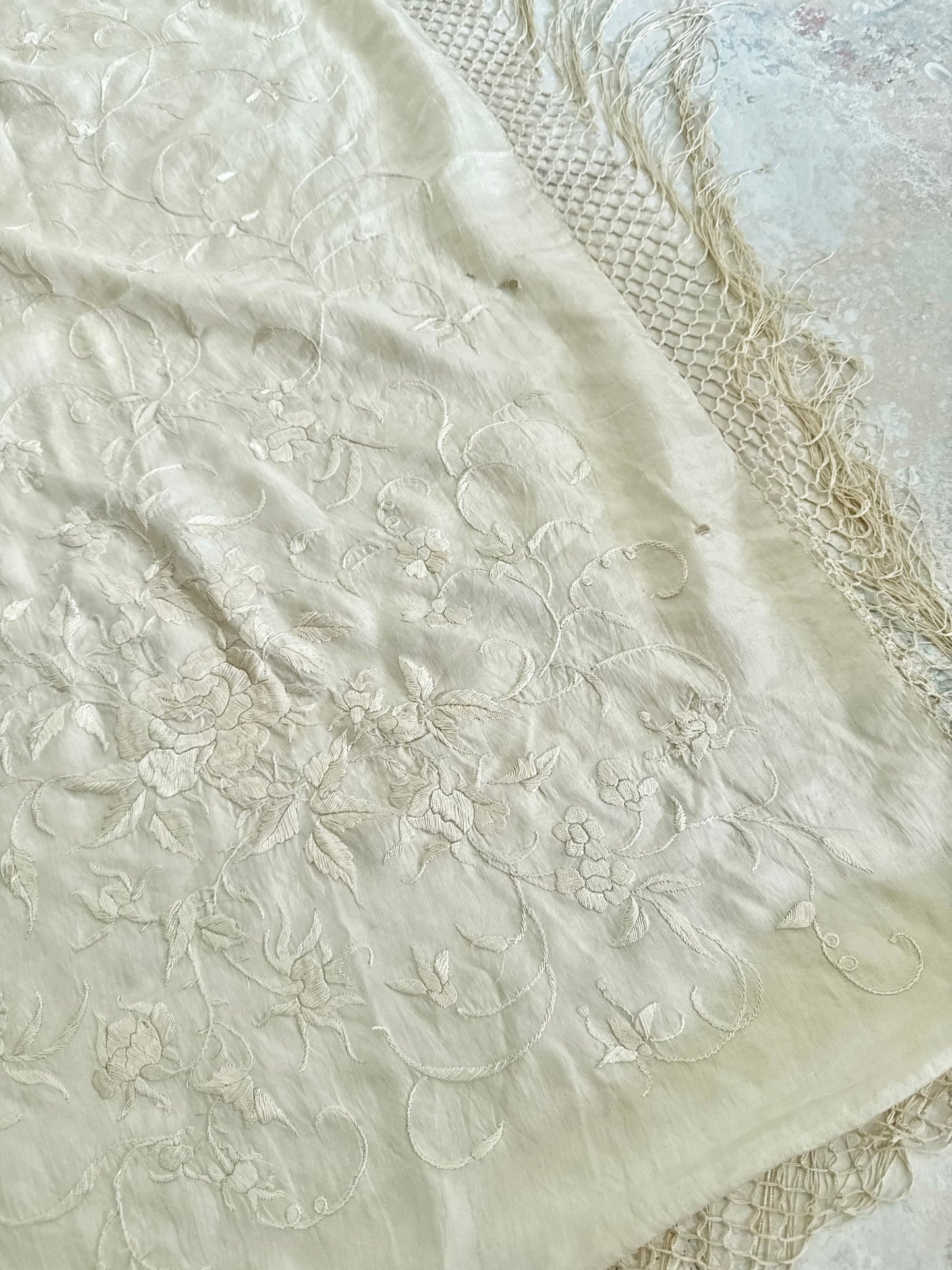 x SOLD x Scarf Cream Piano Shawl