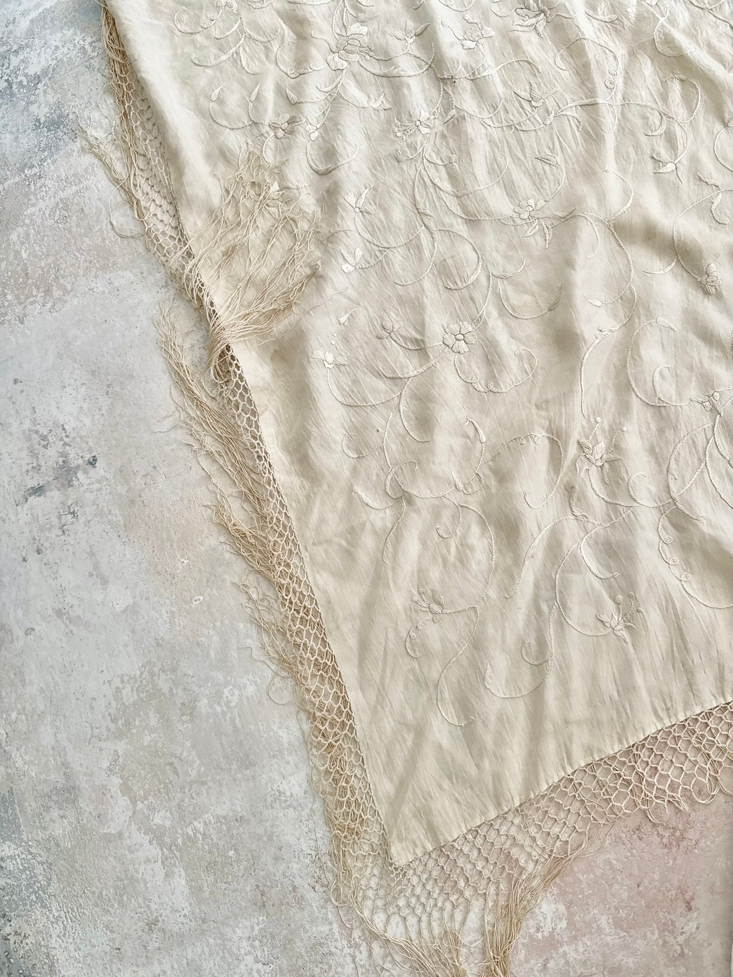 x SOLD x Scarf Cream Piano Shawl