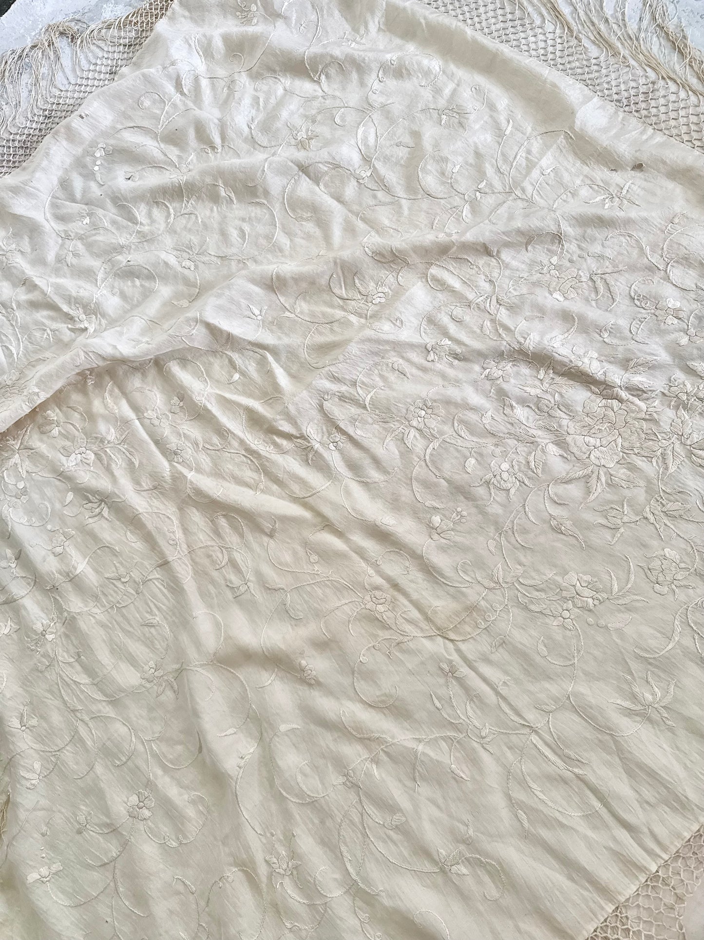 x SOLD x Scarf Cream Piano Shawl