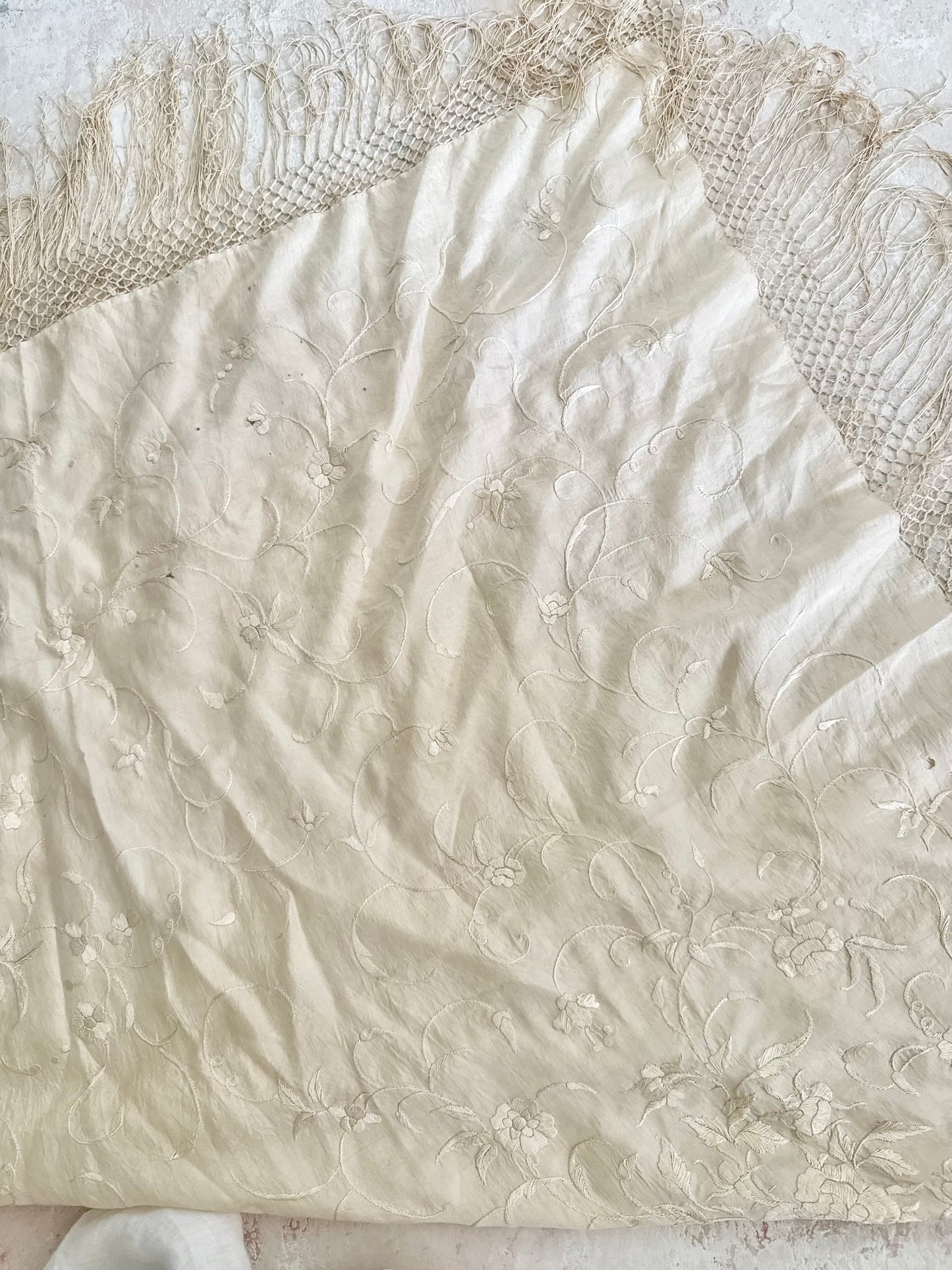 x SOLD x Scarf Cream Piano Shawl