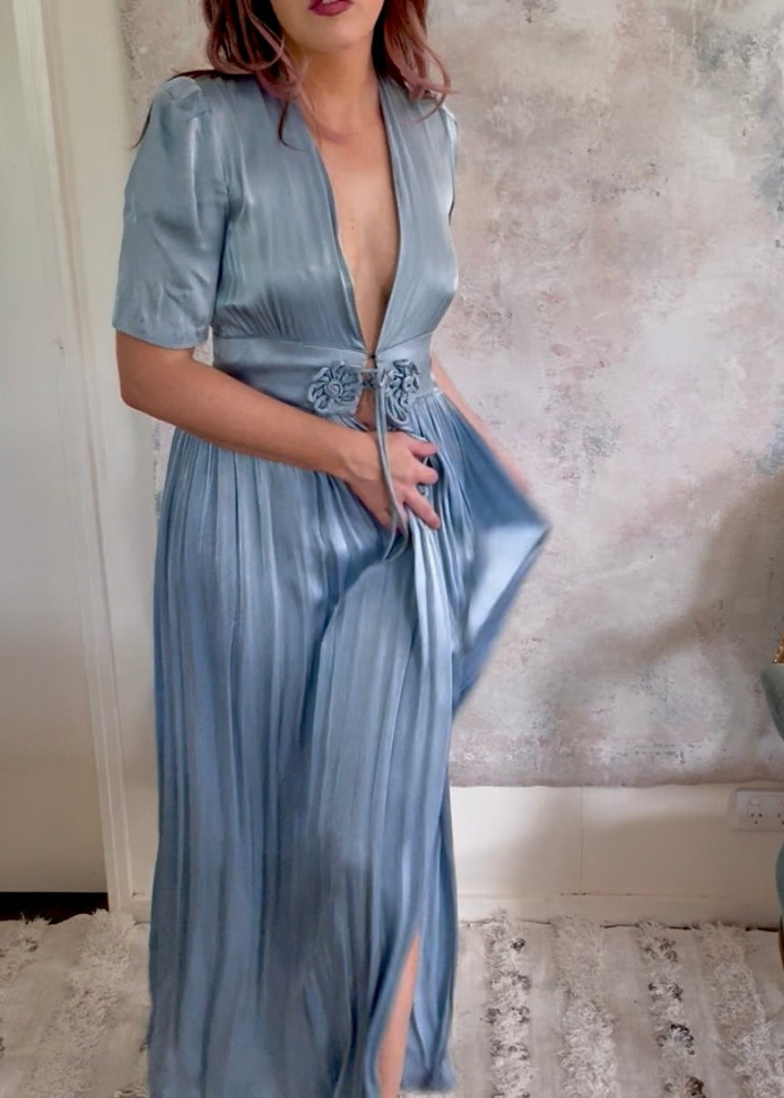 x SOLD x Dress 1930s Blue Satin House Coat
