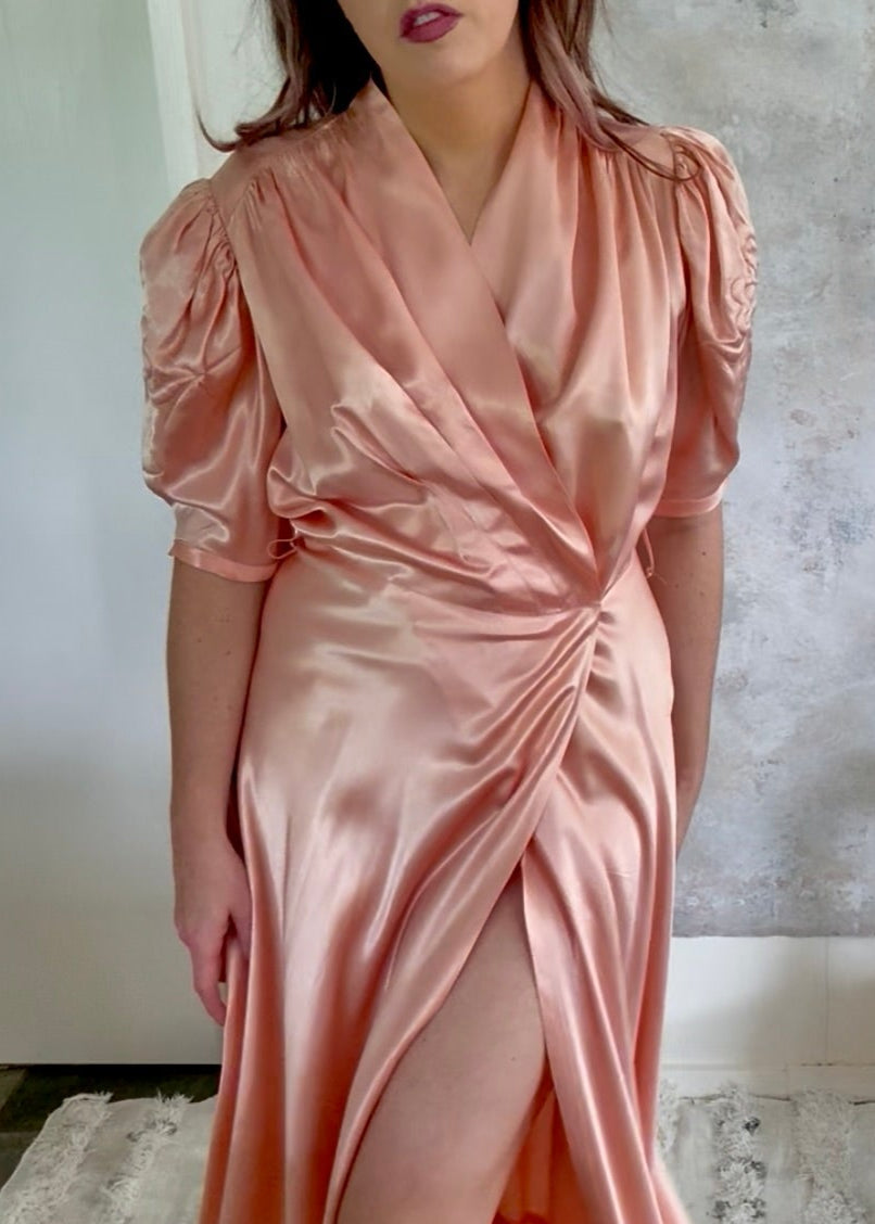 x SOLD x Dress 1940s Peach Silk Trapunto Gown