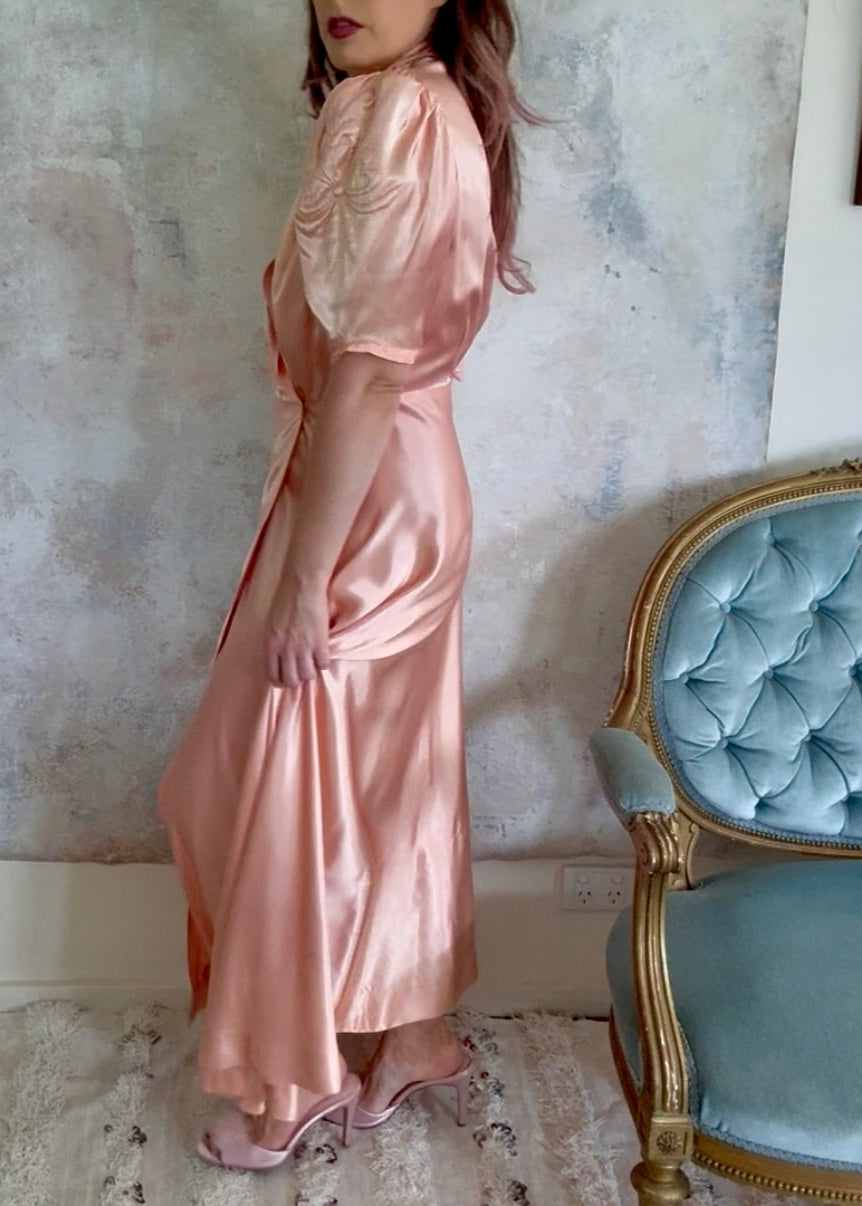 x SOLD x Dress 1940s Peach Silk Trapunto Gown