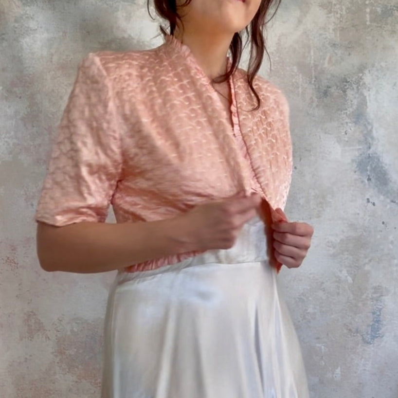 x SOLD x Top Peach Satin Bed Jacket