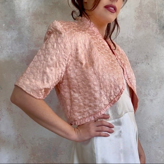 x SOLD x Top Peach Satin Bed Jacket