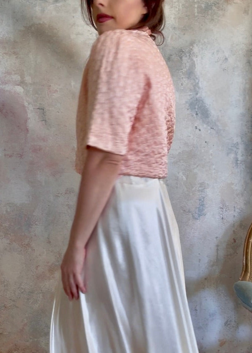 x SOLD x Top Peach Satin Bed Jacket