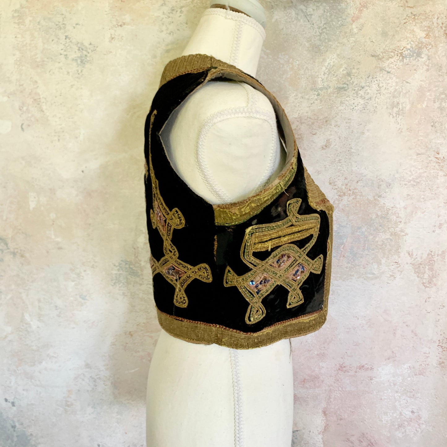 x SOLD x Top Embroidered Velvet Bohemian Vest