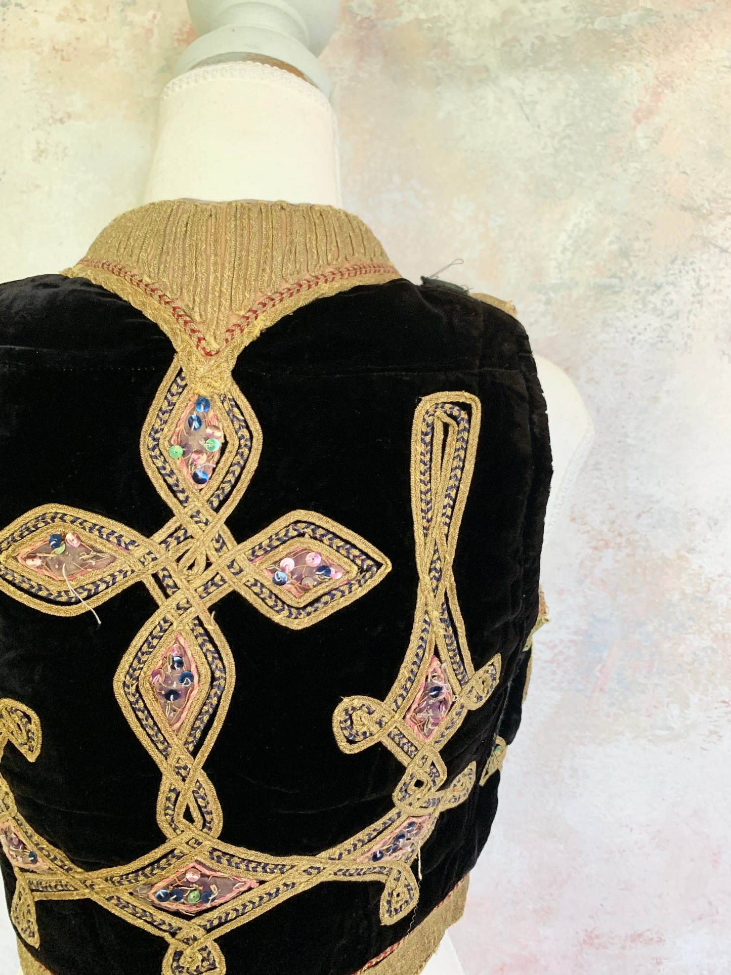 x SOLD x Top Embroidered Velvet Bohemian Vest